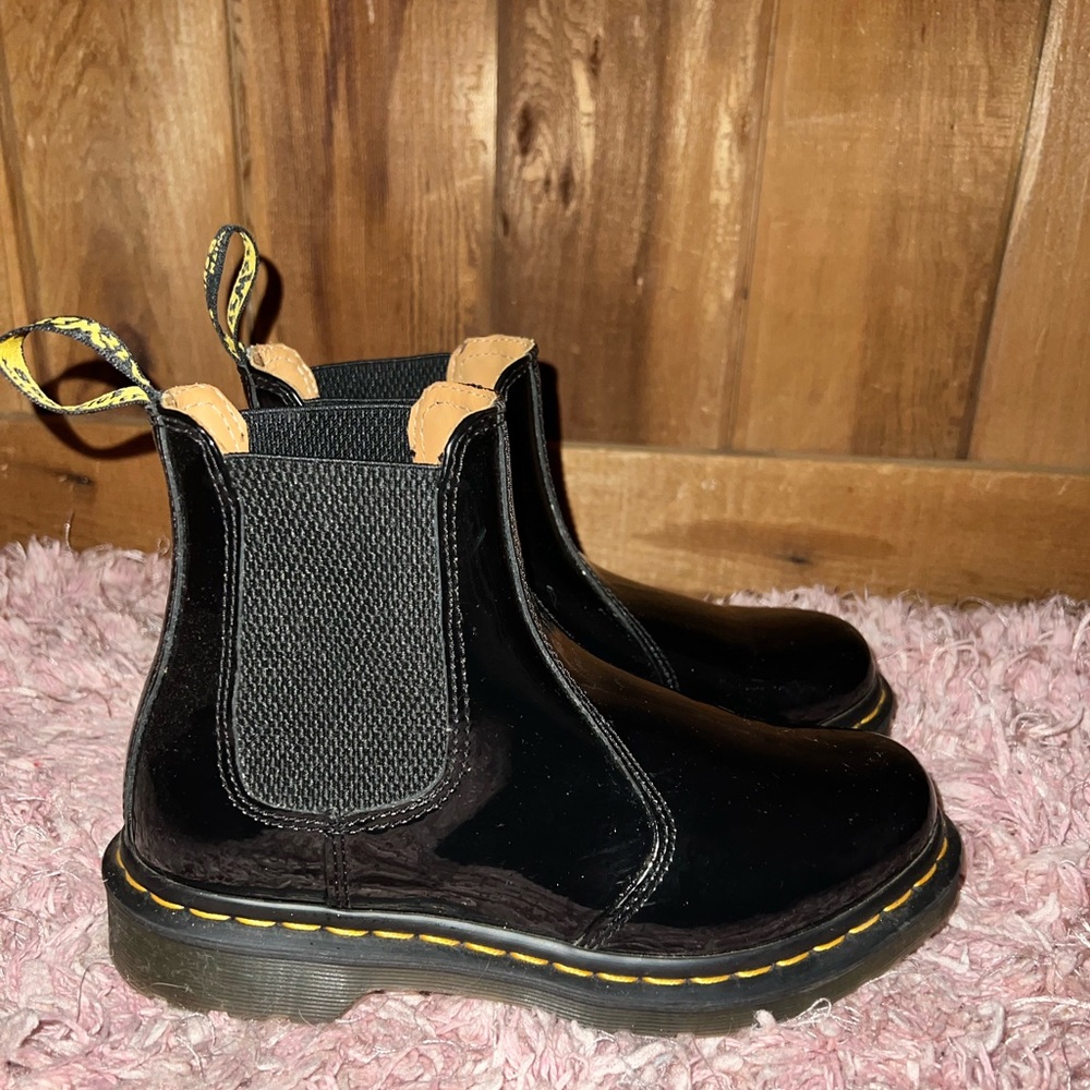 2976 WOMEN'S PATENT LEATHER CHELSEA BOOTS SIZE 7